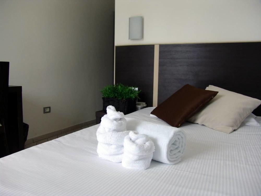 Hotel Paradise Airport ฟอร์ลี ภายนอก รูปภาพ
