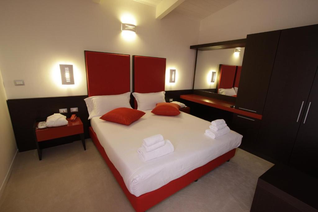 Hotel Paradise Airport ฟอร์ลี ห้อง รูปภาพ