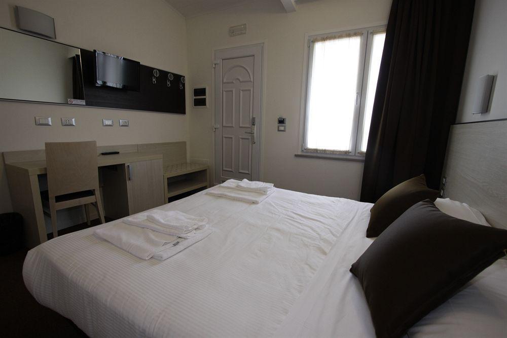Hotel Paradise Airport ฟอร์ลี ภายนอก รูปภาพ