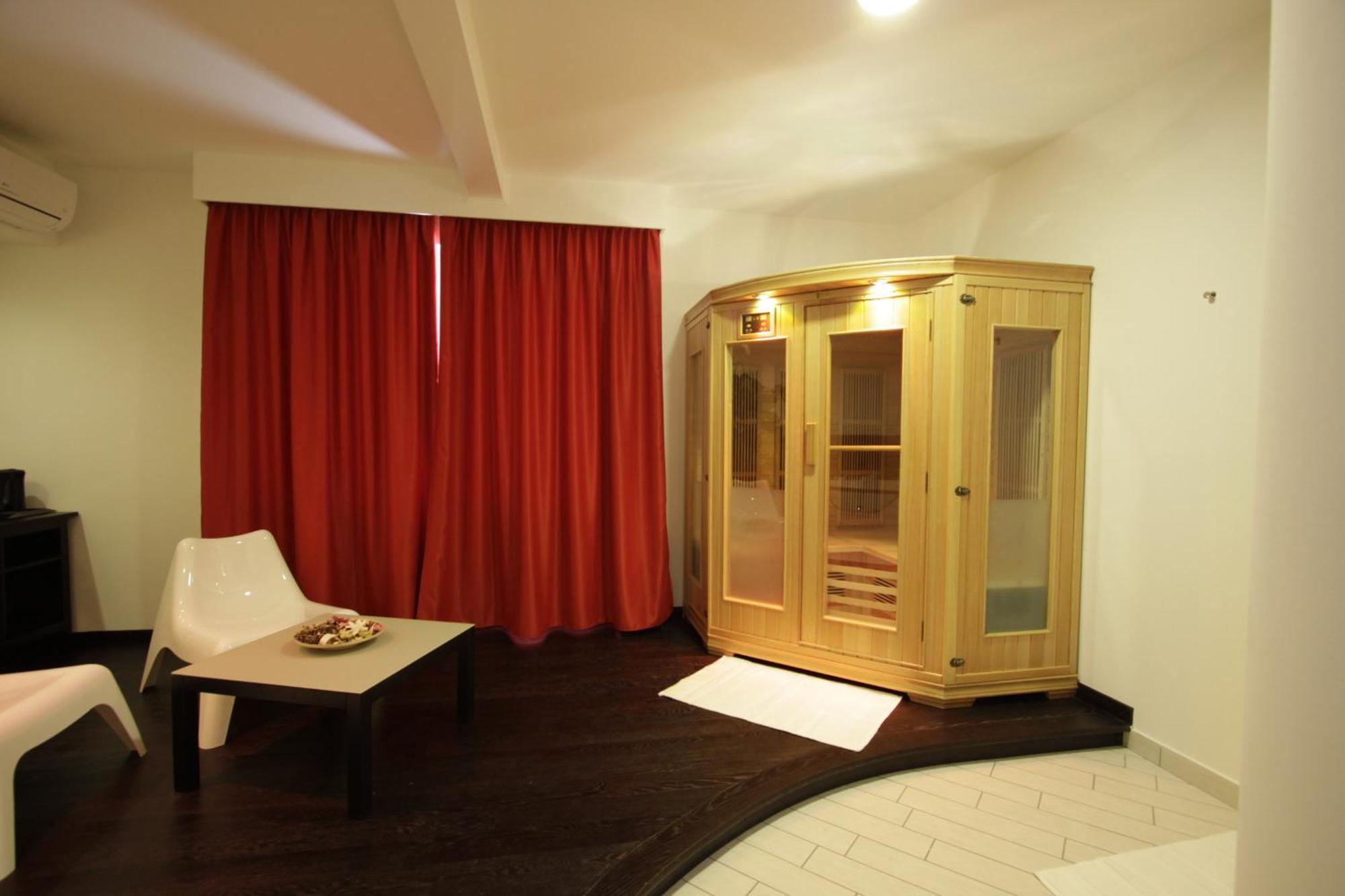 Hotel Paradise Airport ฟอร์ลี ภายนอก รูปภาพ